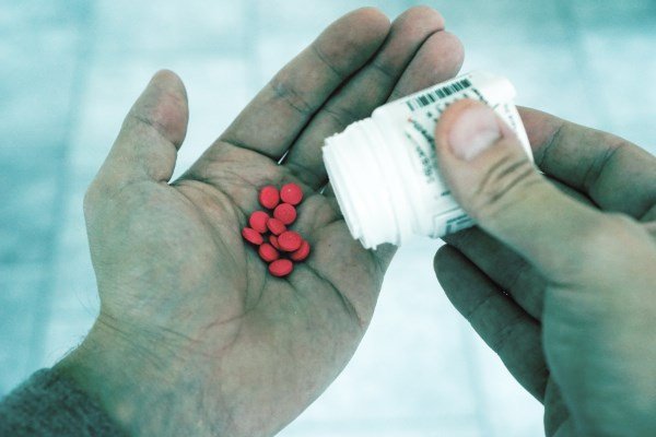 Quando la terapia diventa malattia: la dipendenza da farmaci antidolorifici