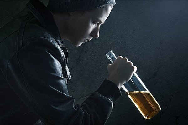 Alcolismo: sempre più allarme nei giovani